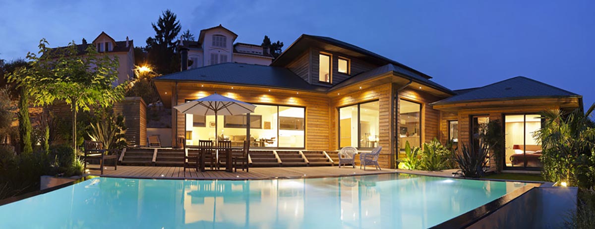 Superbe maison bois et sa piscine de nuit Vaucresson