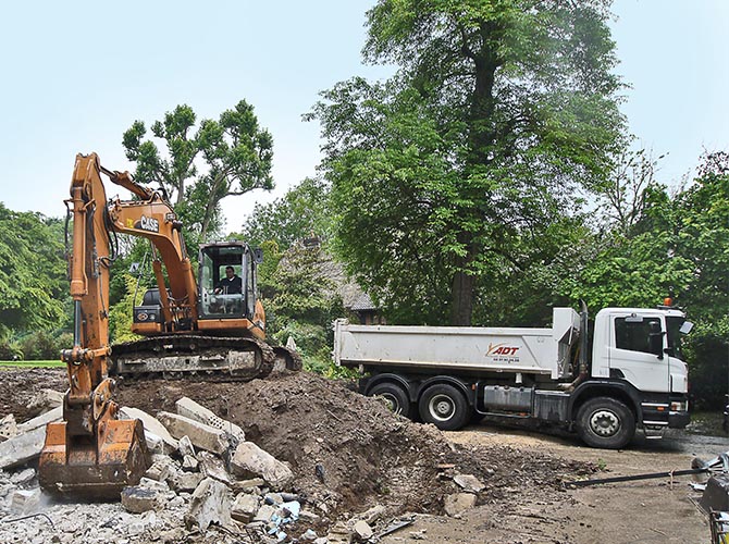 Démarrage du chantier. Démolition. Ossature bois ravalement classique