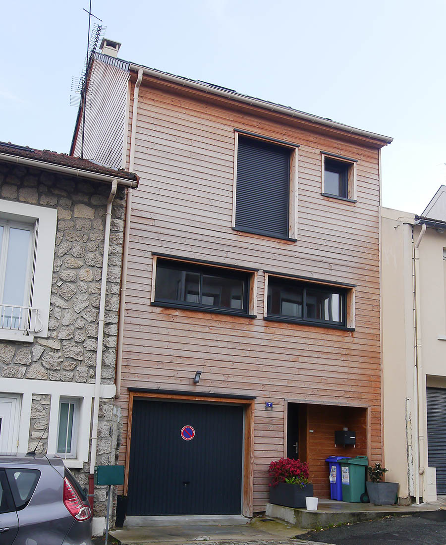 La maison de ville en bois terminée. Conception, réalisation FranceMaisons.idf