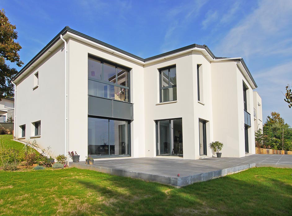 FranceMaisons-idf La maison moderne, design, sur mesure, côté terrasse. Verrières-le-Buisson. Essonne